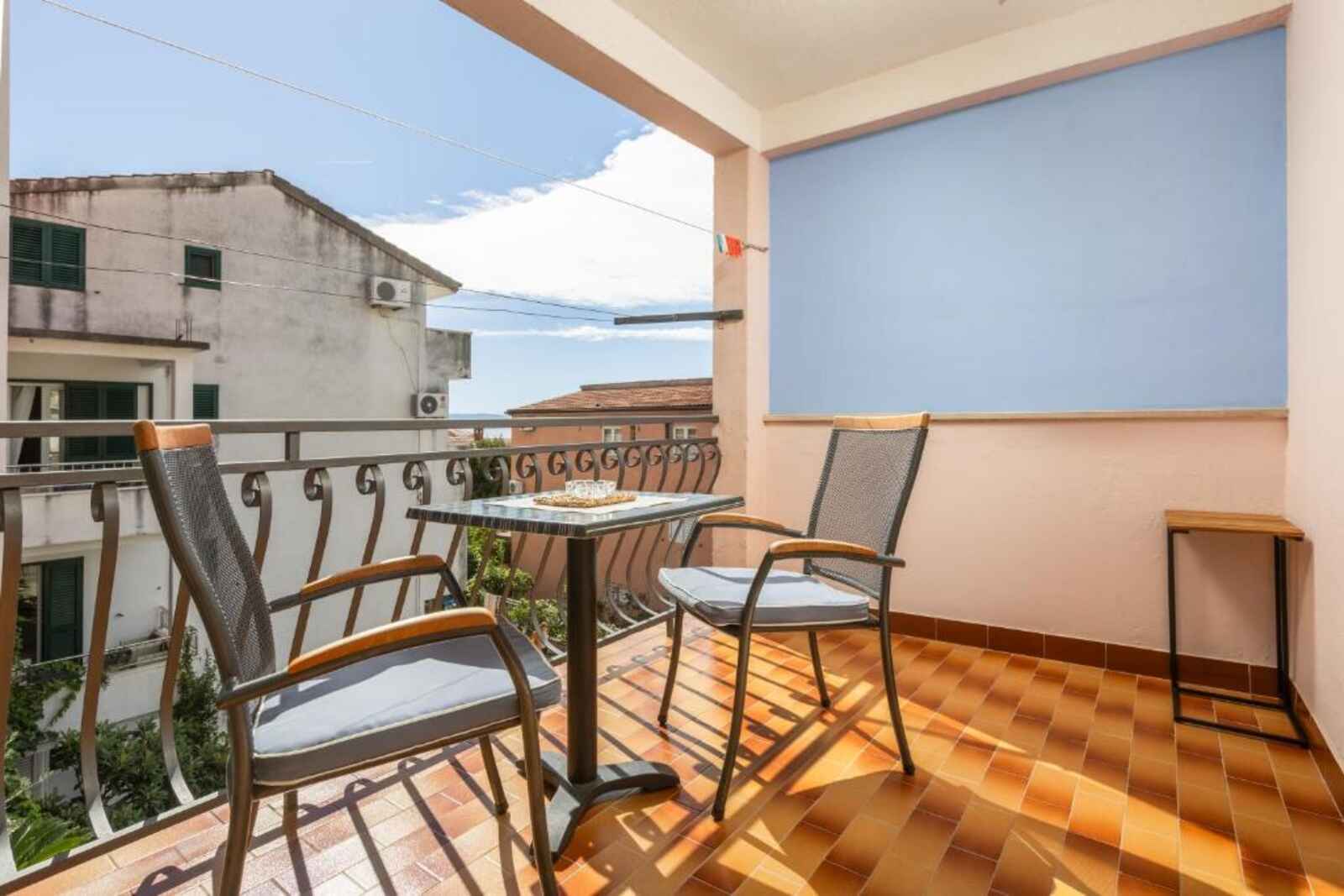 Guest House Damir - balcony with sea view in Makarska